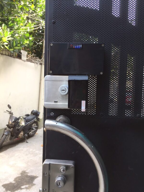 Khoá cổng vân tay ngoài trời Laffer A18 inox 304 (Phiên bản 1 mặt) - Image 9
